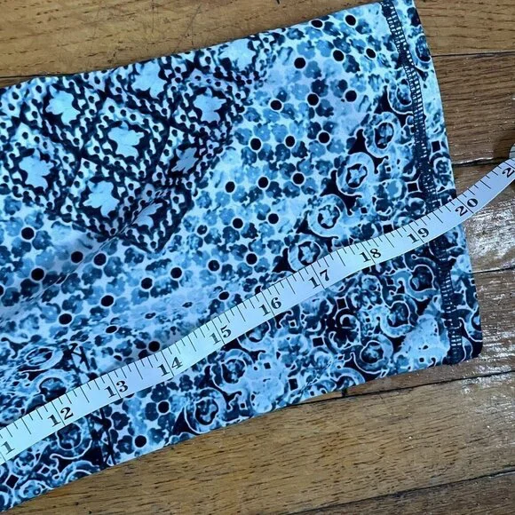 Gaiam white green black design 3/4 cropped athleisure workout leggings size XL - Picture 5 of 5